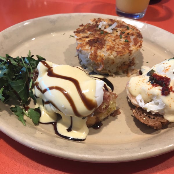Photo taken at Snooze, an A.M. Eatery by Zach B. on 1/12/2018