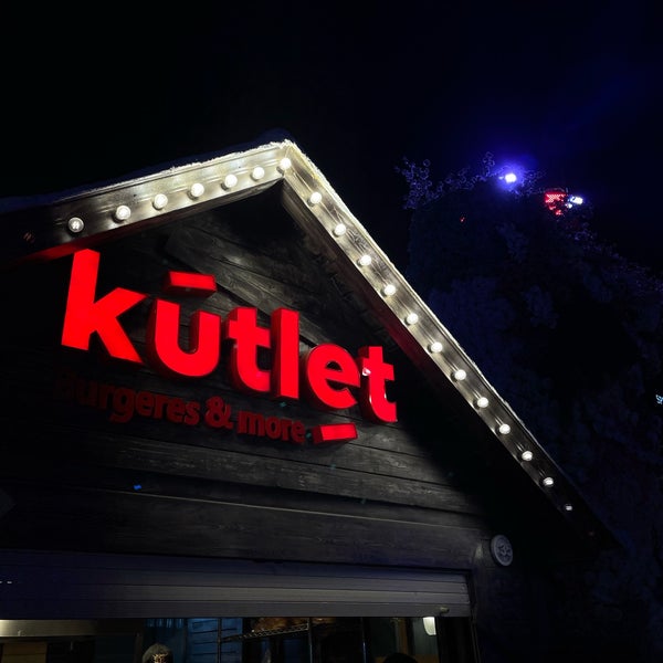 รูปภาพถ่ายที่ Kutlet โดย A7lam ♌️ เมื่อ 11/20/2021