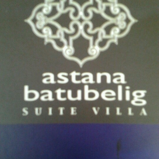 Das Foto wurde bei Astana Batubelig Suite Villa von Ade S. am 11/2/2012 aufgenommen