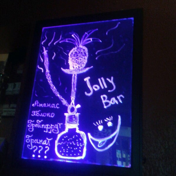 Das Foto wurde bei Jolly Bar von Pushkih am 7/7/2013 aufgenommen