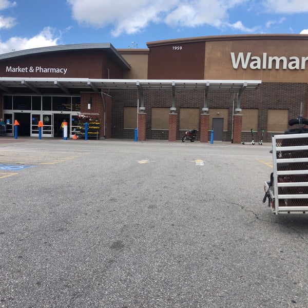 Walmart Supercenter 1959 Wall Ave