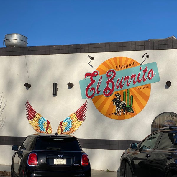 Foto diambil di Manuel&#39;s El Burrito Restaurant and Cantina oleh Kyle A. pada 3/19/2022
