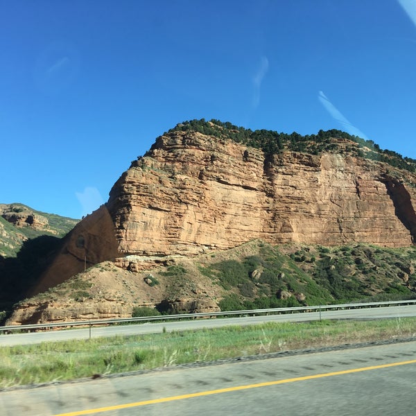 Area view 360 volkswagen tiguan. Area view. Kodiaq круговая камера. Разъем vag на камеру кругового обзора. Фольксваген артеон камера 360.