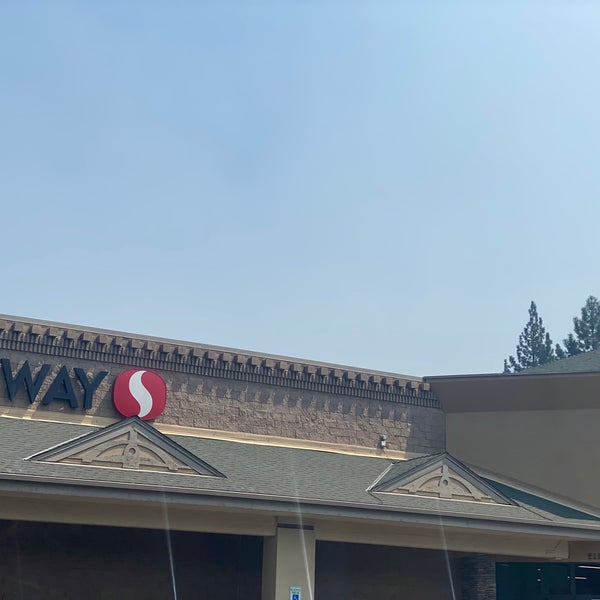 Safeway Grocery Store in Zephyr Cove
