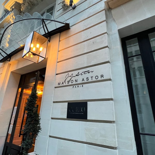 รูปภาพถ่ายที่ Maison Astor Paris, Curio Collection by Hilton โดย ESTA เมื่อ 2/23/2022