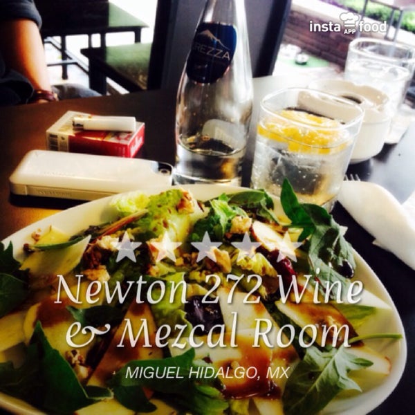 Foto diambil di Newton 272 Wine &amp; Mezcal Room oleh Ahle G. pada 1/2/2015
