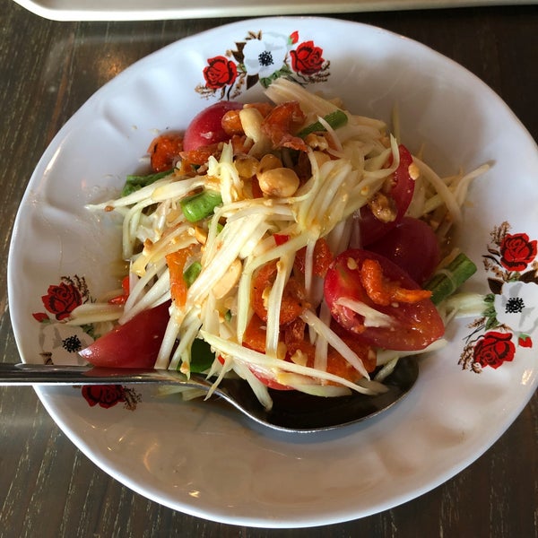 Das Foto wurde bei Supanniga Eating Room (ทองหล่อ) von SEICHAN875 am 12/20/2020 aufgenommen