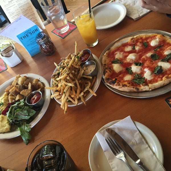 8/20/2016にshoug a.がUnder The Sun Eatery &amp; Pizzeriaで撮った写真