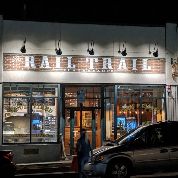 Photo taken at Rail Trail Flatbread Co. by Orlando P. on 8/11/2020