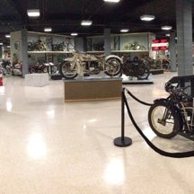 Foto tomada en Motorcyclepedia Museum  por garrett e. el 12/1/2013