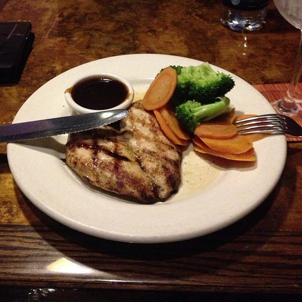 Photo taken at Outback Steakhouse by Giancarlo H. on 7/1/2013
