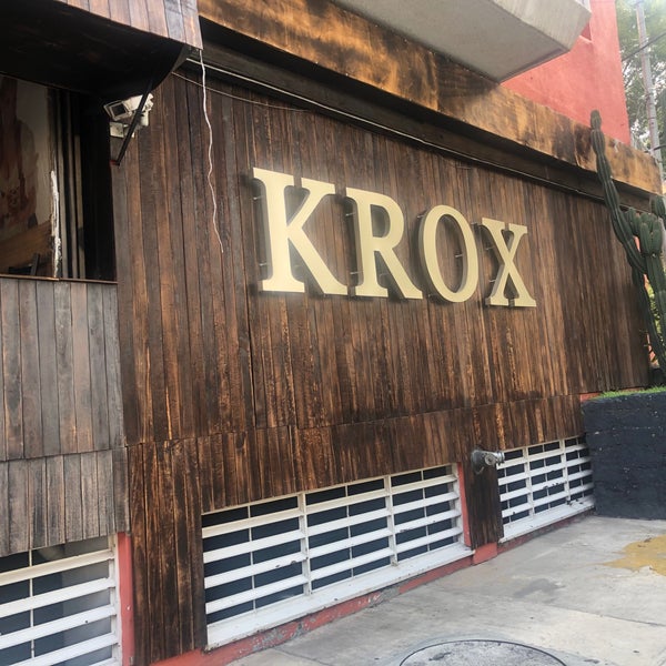 รูปภาพถ่ายที่ Krox Cerveza Artesanal โดย Shokolatito I. เมื่อ 7/22/2020