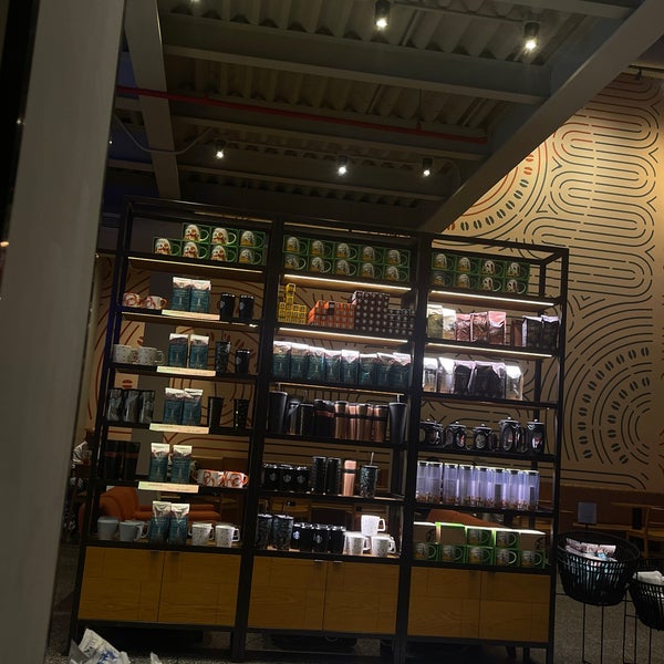 Foto tomada en Starbucks  por SAAD el 8/11/2023