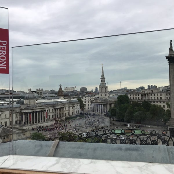 รูปภาพถ่ายที่ The Trafalgar St. James London, Curio Collection by Hilton โดย Olivera เมื่อ 6/24/2019
