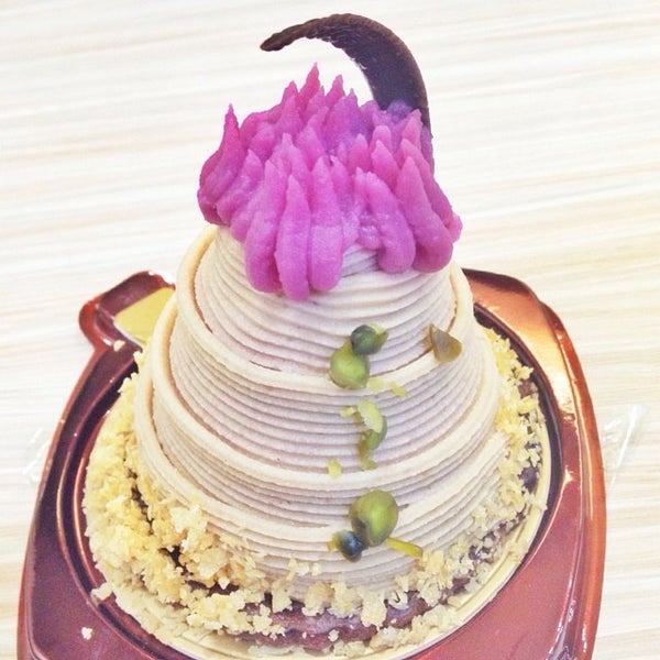 Saint Honore Cake