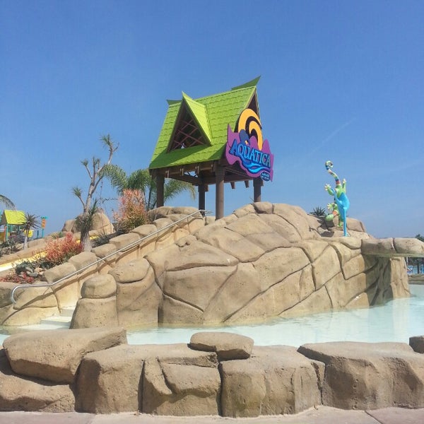 Photo taken at Aquatica San Diego, SeaWorld&#39;s Water Park by kim H. on 6/21/2014