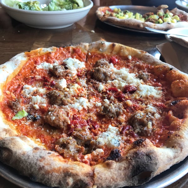 7/17/2017 tarihinde Brent M.ziyaretçi tarafından Pitfire Pizza'de çekilen fotoğraf
