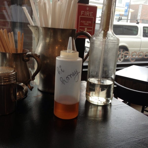 7/11/2013 tarihinde Aimee B.ziyaretçi tarafından Cia cafe'de çekilen fotoğraf