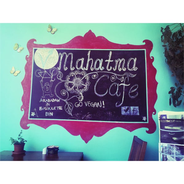 7/26/2015 tarihinde Deniz K.ziyaretçi tarafından Mahatma Cafe'de çekilen fotoğraf