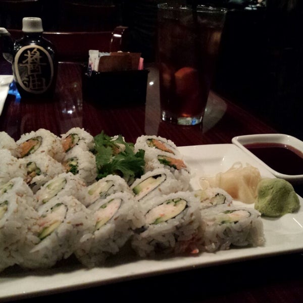 รูปภาพถ่ายที่ Banbu Sushi Bar &amp; Grill โดย Riley C. เมื่อ 12/8/2013