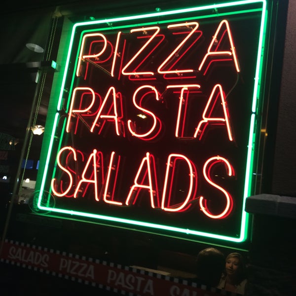 3/6/2015にA.NがSal&#39;s Gilbert Pizzaで撮った写真