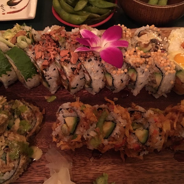 รูปภาพถ่ายที่ Sushi Momo Végétalien โดย Amalia J. เมื่อ 8/11/2018