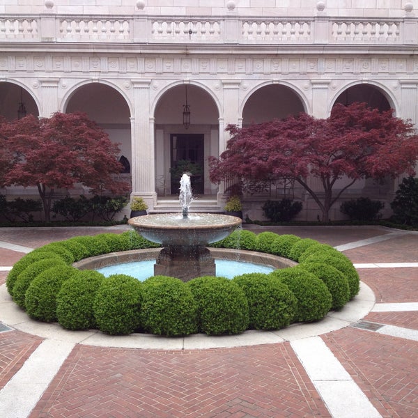 4/15/2013にJohn M.がFreer Gallery of Artで撮った写真