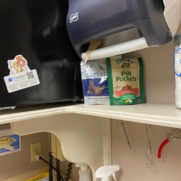 Gladstone Animal Clinic LLC 7027 N Oak Trfy