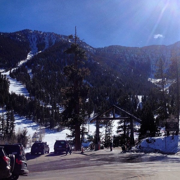 Снимок сделан в Las Vegas Ski And Snowboard Resort пользователем Nick G. 2/9/2014