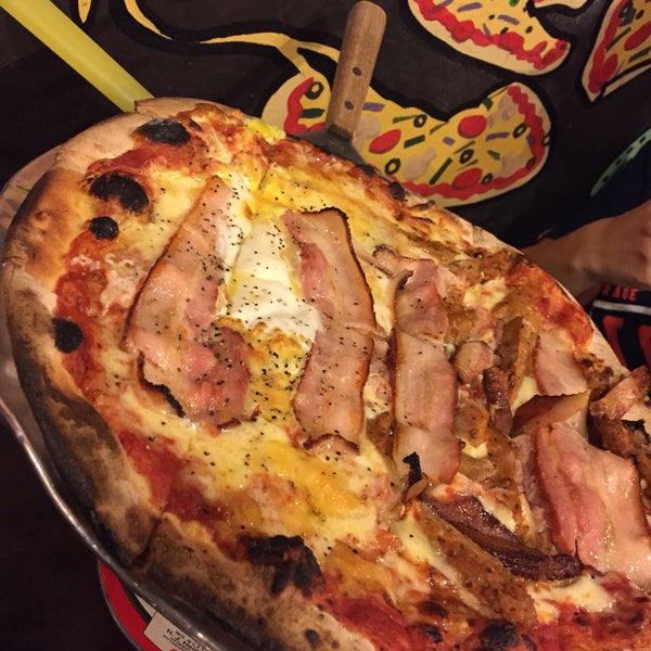 รูปภาพถ่ายที่ Michelangelo&#39;s Pizzeria โดย shujie🐢 เมื่อ 7/6/2016