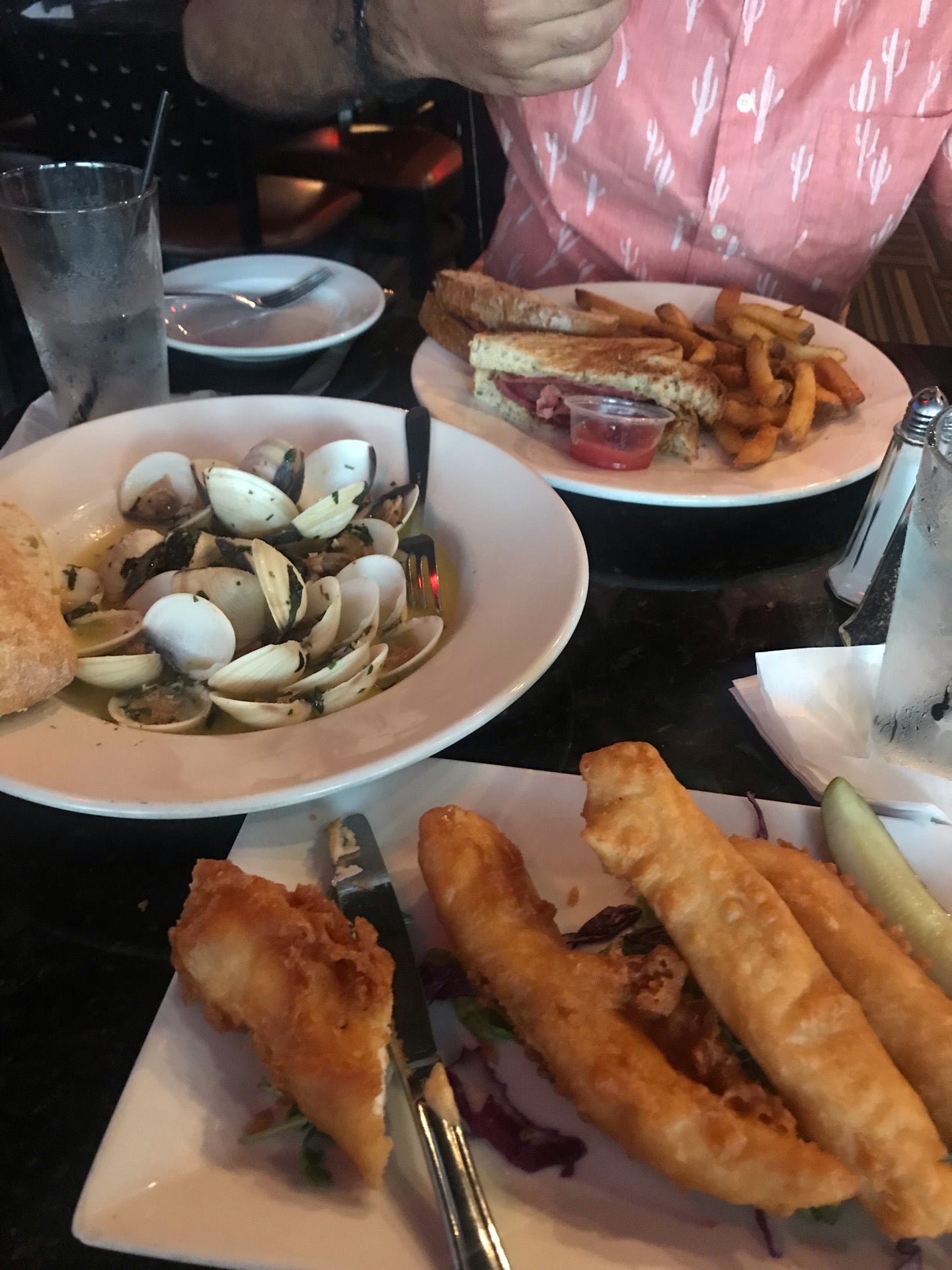Fishtales On 33rd Bar Grill Bar In Fort Lauderdale