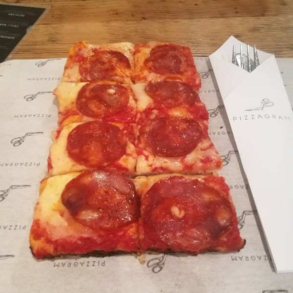 รูปภาพถ่ายที่ Pizzagram โดย Miloš เมื่อ 5/5/2018