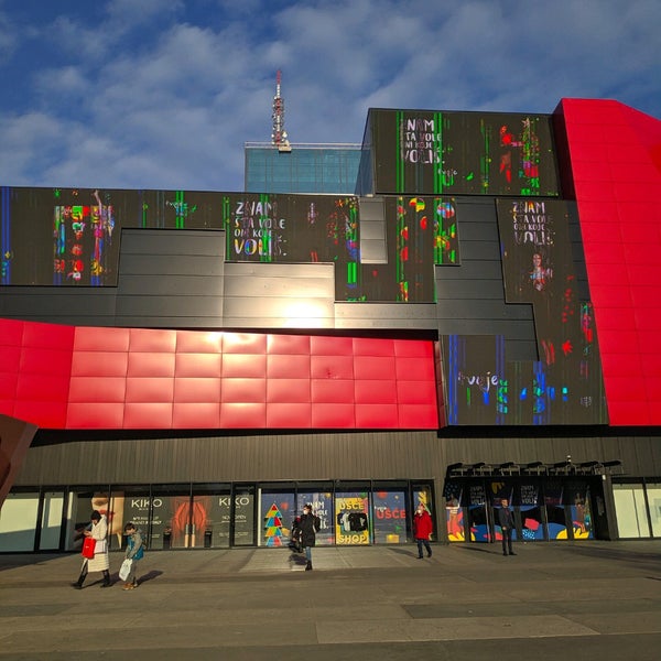 Foto tomada en Ušće Shopping Center  por Miloš el 12/21/2020