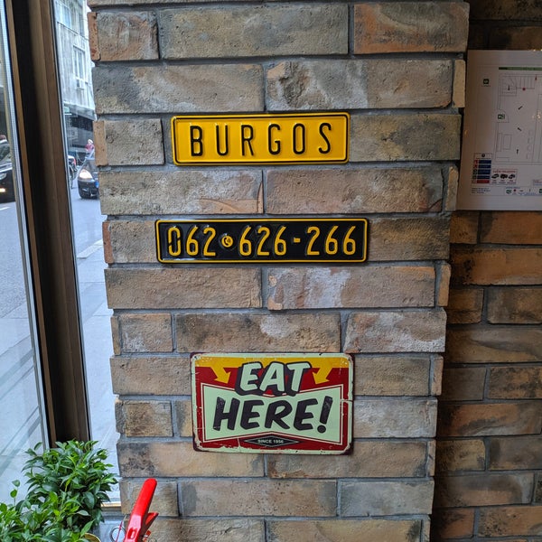 11/12/2019 tarihinde Milošziyaretçi tarafından Burgos Premium Burger Bar'de çekilen fotoğraf