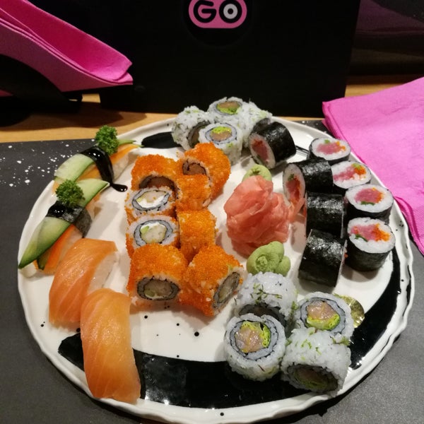 รูปภาพถ่ายที่ Go Sushi โดย Miloš เมื่อ 2/3/2018