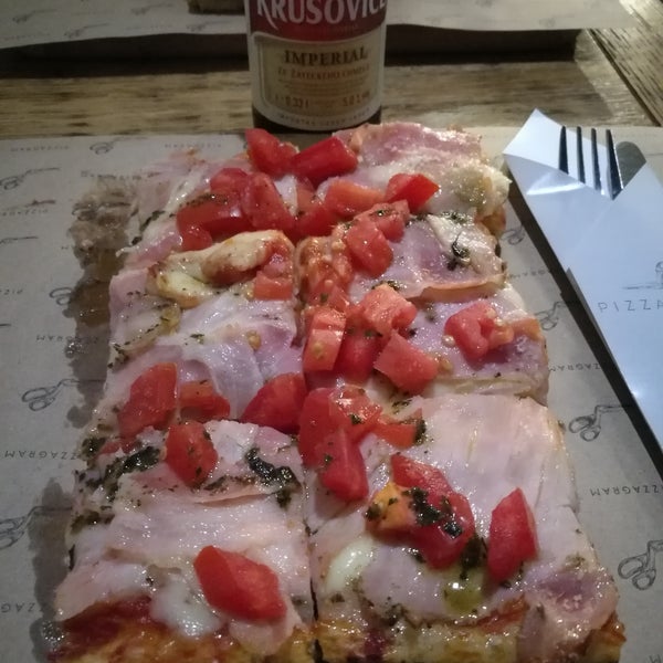 รูปภาพถ่ายที่ Pizzagram โดย Miloš เมื่อ 9/1/2017