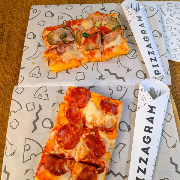 รูปภาพถ่ายที่ Pizzagram โดย Miloš เมื่อ 12/27/2019