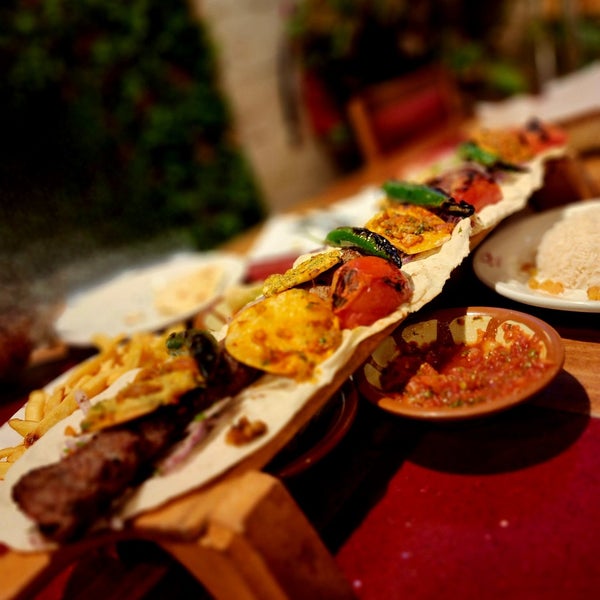 Foto tomada en Khayal Restaurant  por Mazin el 2/28/2024