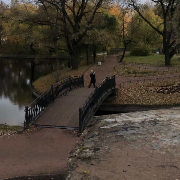 รูปภาพถ่ายที่ Yusupov Garden โดย Sergei B. เมื่อ 10/18/2021