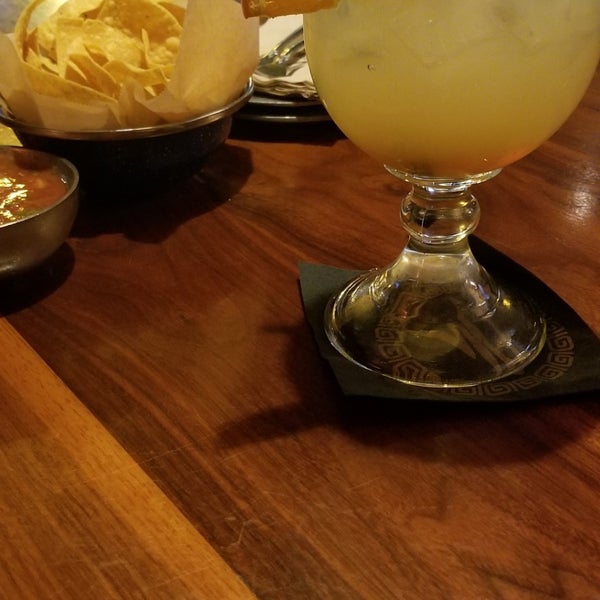 Foto scattata a Moctezuma&#39;s Mexican Restaurant &amp; Tequila Bar da Octavia F. il 4/18/2019