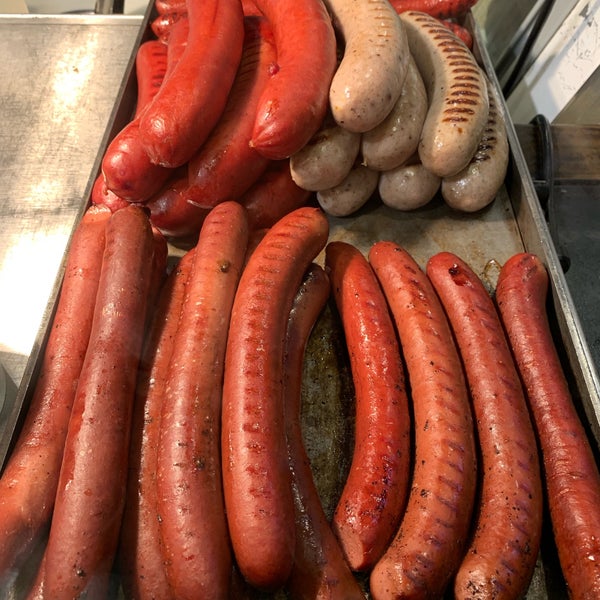 Das Foto wurde bei Dickson&#39;s Farmstand Meats von Joseph am 8/16/2019 aufgenommen