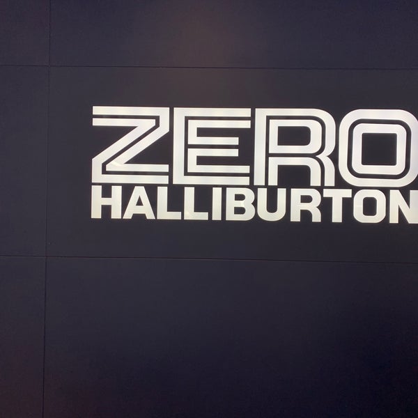 รูปภาพถ่ายที่ Zero Halliburton โดย Joseph เมื่อ 8/15/2019