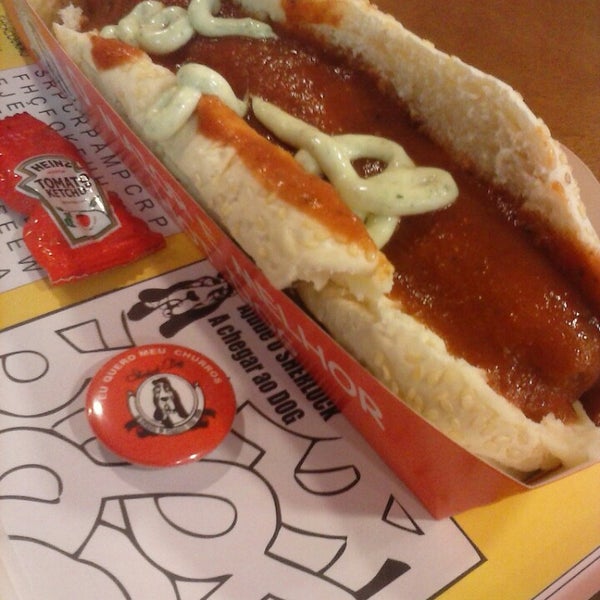 Gostoso o Crock com salsicha empanada. Mas gostaria que fosse hotdog prenssado. Facilita pra comer!!