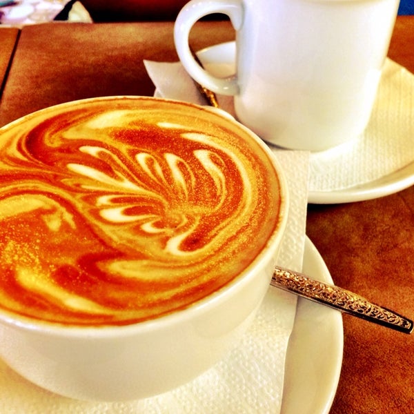 รูปภาพถ่ายที่ Kaffe Caffe โดย Qwerpita เมื่อ 11/29/2013