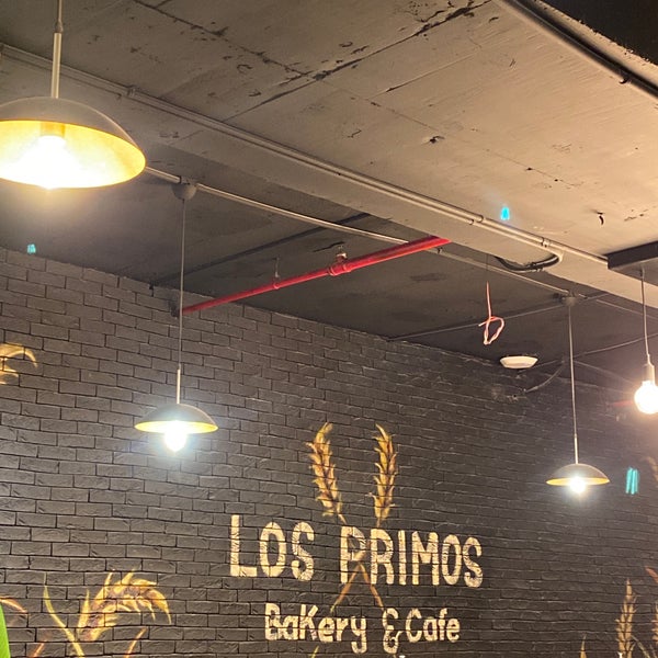 Das Foto wurde bei LOS PRIMOS Bakery &amp; Cafe von 🇸🇦 نــاصــر🥇 am 10/27/2022 aufgenommen