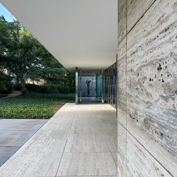 รูปภาพถ่ายที่ Mies van der Rohe Pavilion โดย Josh N. เมื่อ 11/8/2019