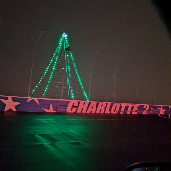 รูปภาพถ่ายที่ Charlotte Motor Speedway โดย Joy A. เมื่อ 12/11/2021