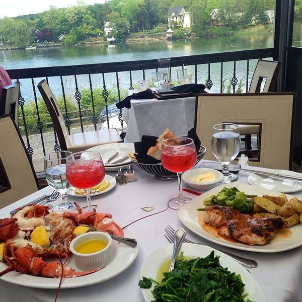 Photo taken at Mill Pond House Restaurant by Joanna S. on 5/30/2014