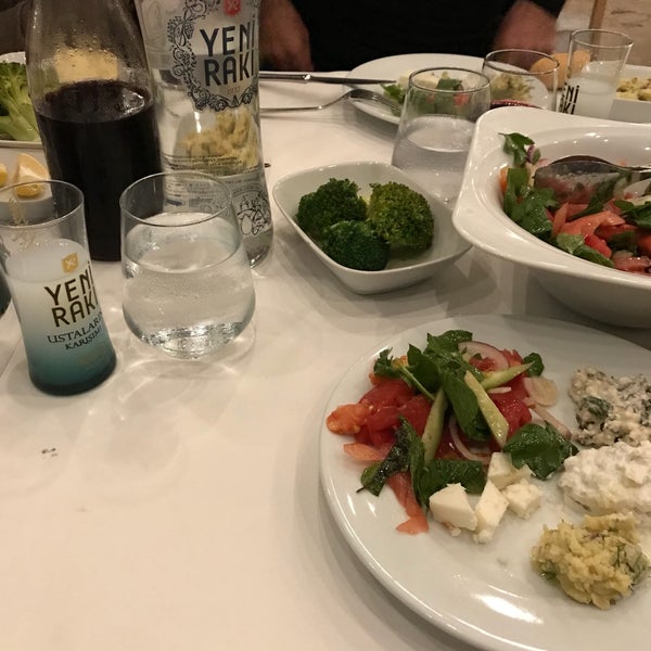Foto scattata a Köşem Restaurant da Mustafa Ü. il 10/7/2017