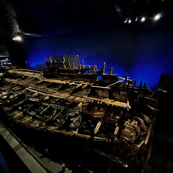 Foto tirada no(a) The Mary Rose Museum por John em 2/19/2023